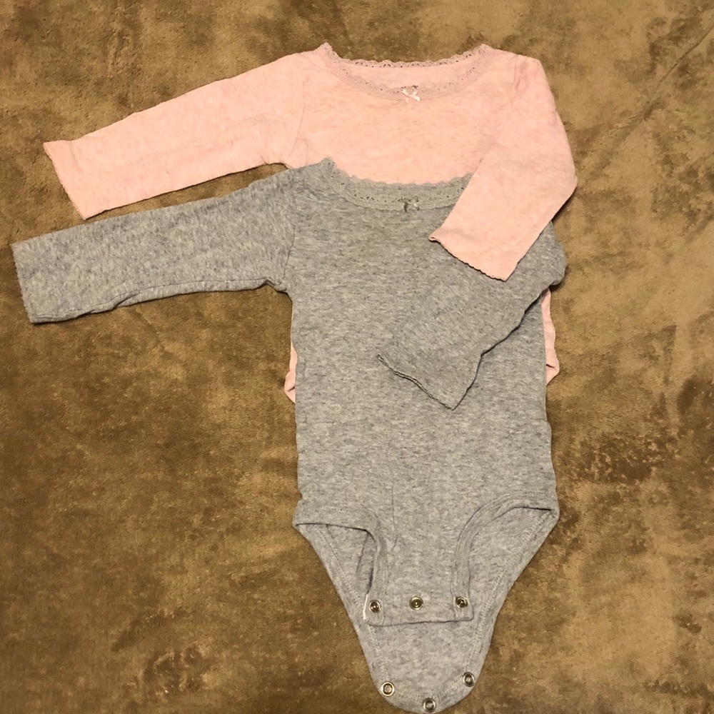 EUC Carter’s Girl Onesies Lot of 2 9 months